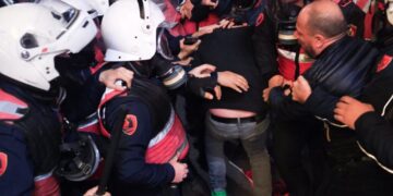 Protesta e opozitës, Avokati i Popullit thirrje policisë për vetëpërmbajtje: Ka raportime për dhunë policore