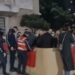 Protesta te Kryeministria, policia u heq çadrën/ Adriatik Lapaj: Vijnë si hiena marrin çfarë u del para
