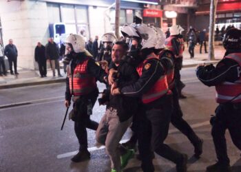 Protesta e PD, shoqërohen në Komisariate 23 pjesëmarrës