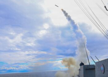 Vijojnë operacionet e SHBA dhe Izraelit në Iran, marina amerikane publikon pamjet