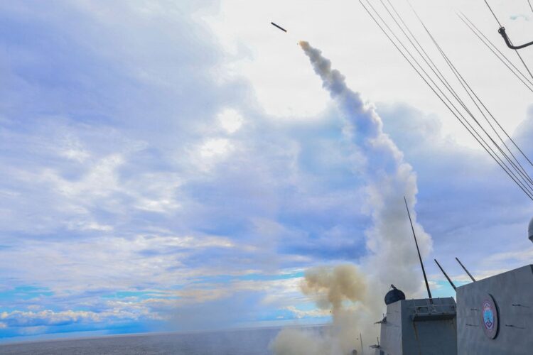 Vijojnë operacionet e SHBA dhe Izraelit në Iran, marina amerikane publikon pamjet