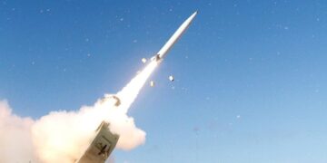 Irani sulmon me raketa bazën amerikane në Arabinë Saudite, plagosen 12 ushtarë