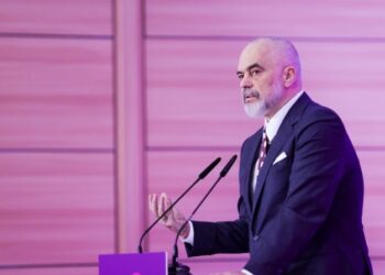 Çmimi i naftës/ Rama vazhdon talljen: Do të ndërhyjmë kur të kalohet tavani 220 lekë për litër