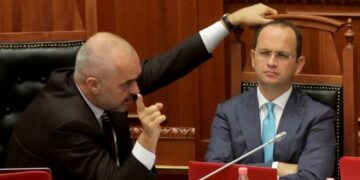 Ish-ministri Bushati: S’ka më vijë ndarëse mes shtetit dhe pushtetit, Rama nuk pranon dështimin