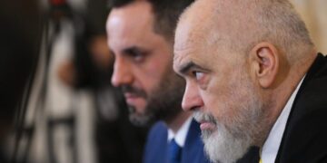 Rama takohet me ministrin e Brendshëm, Besfort Lamallari në Vilën 30, u bashkohet edhe Toni Gogu