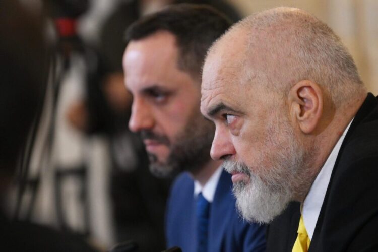 Rama takohet me ministrin e Brendshëm, Besfort Lamallari në Vilën 30, u bashkohet edhe Toni Gogu