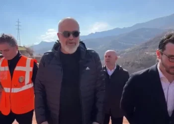 Shembja në aksin Librazhd-Prrenjas, Rama bën show me ministrin e ri: Fajin e ka shiu!