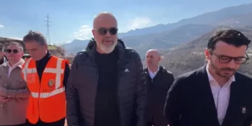 Shembja në aksin Librazhd-Prrenjas, Rama bën show  me ministrin e ri: Fajin e ka shiu!