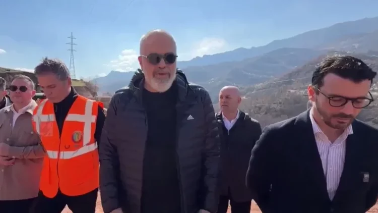 Shembja në aksin Librazhd-Prrenjas, Rama bën show me ministrin e ri: Fajin e ka shiu!