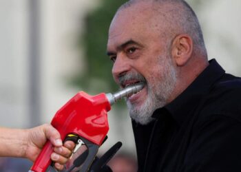 Kush po na kushton më shumë: Kriza e naftës apo keqqeverisja e vendit?