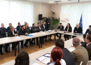 Rama përgëzon tregtarët e naftës për “çmimet e lira”: Vendet e tjera janë edhe më keq