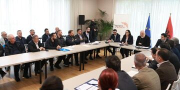 Rama përgëzon tregtarët e naftës për “çmimet e lira”: Vendet e tjera janë edhe më keq