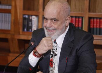 Bllokoi integrimin në BE/ Rama ‘bën trimin’ me ndërkombëtarët: S’do lejoj njeri të më shohë nga lart-poshtë