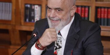 Bllokoi integrimin në BE/ Rama ‘bën trimin’ me ndërkombëtarët: S’do lejoj njeri të më shohë nga lart-poshtë