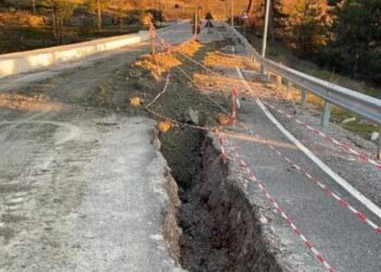 Çahet asfalti në rrugën e Gjinarit, mirëmbahet nga firma që përfitoi miliona euro tender nga Balluku