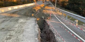 Çahet asfalti në rrugën e Gjinarit, mirëmbahet nga firma që përfitoi miliona euro tender nga Balluku