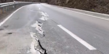 Thellohet skandali! Çahet përsëri asfalti i rrugës Maliq-Lozhan, segmenti alternativ drejt juglindjes
