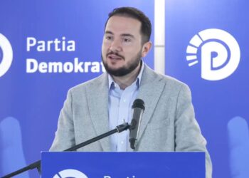 Ervin Salianji ironizon protestën: Premtuan rrëzim, bënë vetëm xhiro në Bulevard