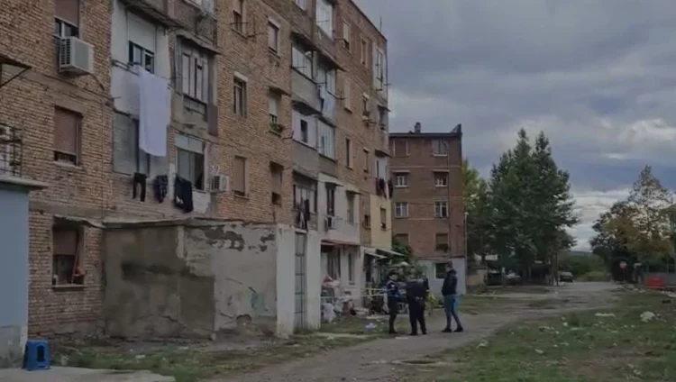 E rëndë në Korçë/ E mitura tenton t’i japë fund jetës për herë të tretë, shpëtohet nga fqinji