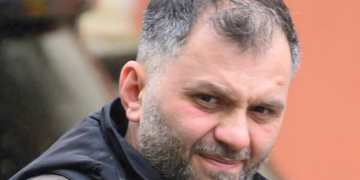 E pazakontë! Djali im nuk i ha kotoletat e pulës në vende të tjera”, ja si shqiptari fitoi azili në Britani