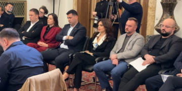 Mbledhja me grupin e PS/ Rama poshtëron Spiropalin, e ulin në fund të sallës pranë Zegjinesë