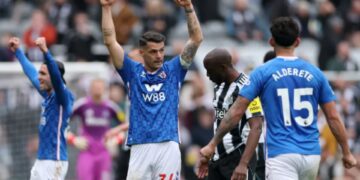 Aston Villa dominon West Ham United, ndërsa Sunderland i Xhakës fiton derbin me Newcastle