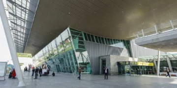 Tensione në Gjirin Persik, TIA ndalon përkohësisht fluturimet për Tel Aviv dhe Dubai, ‘TIA’ pezullon fluturimet drejt Tel Avivit dhe Dubait