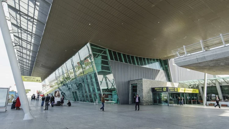 Tensione në Gjirin Persik, TIA ndalon përkohësisht fluturimet për Tel Aviv dhe Dubai