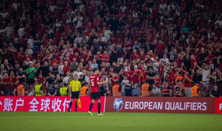 FSHF ka një mesazh të rëndësishëm për tifozët shqiptarë që do të ndjekin ndeshjen Poloni – Shqipëri në Varshavë