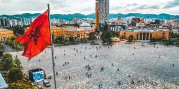 Shqipëria në fund të renditjes europiane për lumturinë, shkak korrupsioni dhe “mungesa” e miqve