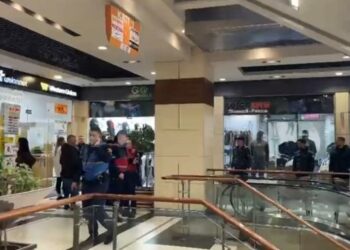 Grabitet me armë zjarri një pikë këmbimi valutor brenda qendres tregtare në Tiranë