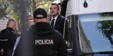 Veliaj përballet me drejtësinë, mbahet seanca e parë e gjyqit