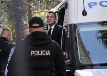 Shtyhet seanca e parë në themel për Veliajn, avokatja kërkoi njohjen me dokumentet