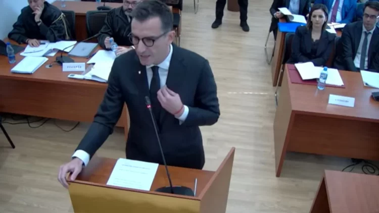 SPAK i dorëzon Veliajt dosjen me 61 mijë faqe, Veliaj kërkon në Kushtetuese lirimin nga burgu