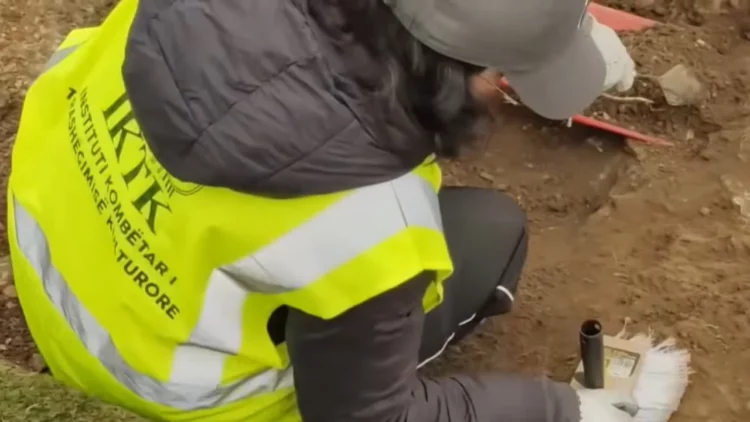 Vendbanim ilir në Lushnjë, në fshatin Murriz-Peqin zbulohet objekti i periudhës së neolitit