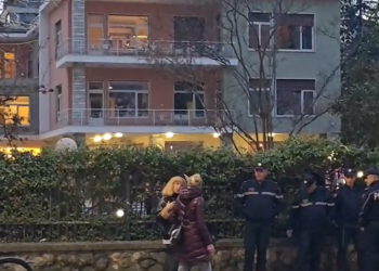 Qeveri teknike dhe dorëheqje e Ramës! Nis me molotov protesta e PD