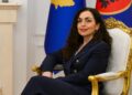 (VIDEO) Ndeshja me Turqinë/ “Jemi me ju djema”, Vjosa Osmani: Me Kosovën përgjithmonë!