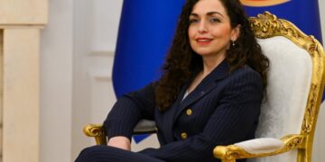 (VIDEO) Ndeshja me Turqinë/ “Jemi me ju djema”, Vjosa Osmani: Me Kosovën përgjithmonë!