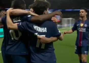 PSG-BAYERN/ 5 gola në pjesën e parë në Paris, francezët marrin avantazhin me penallti