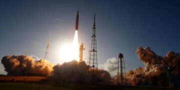 Rikthim historik pas 54 vitesh, Artemis II i NASA-s niset drejt Hënës