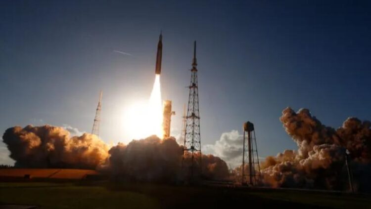 Rikthim historik pas 54 vitesh, Artemis II i NASA-s niset drejt Hënës