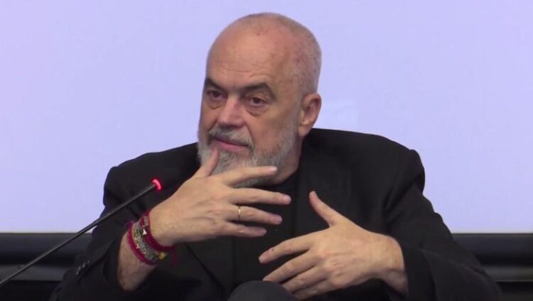 Rama u bën “shpëlarje truri” studentëve: Korrupsioni është më i madh në perceptim sesa në realitet