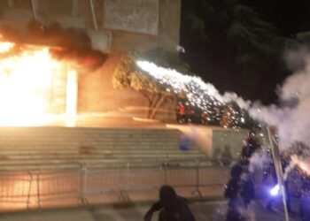 Grupi që u kap me molotovë, del sot para Gjykatës, Prokuroria kërkon arrest me burg me 5 akuza