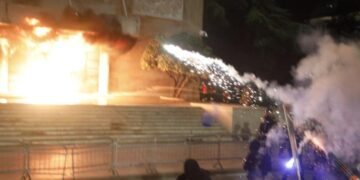 Grupi që u kap me molotovë, del sot para Gjykatës, Prokuroria kërkon arrest me burg me 5 akuza