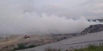 Tym dhe ndotje në Bushat, vijon zjarri në vend-depozitimin e mbetjeve