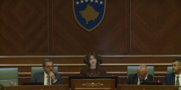 Zgjedhja e presidentit/ Opozita bojkoton, Haxhiu shtyn sërish seancën e Kuvendit në orën 23.00