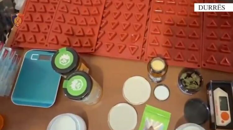 Durrës/ Drogë sintetike pranë shkollave, bien në pranga dy vëllezër