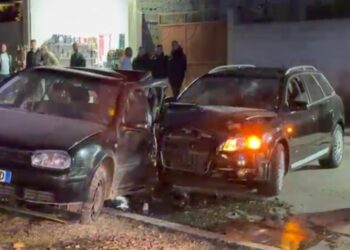 U përplas pasi nuk i ndaloi Policisë në Fier, plagoset drejtuesi i mjetit!