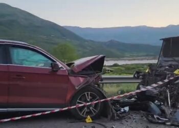 Aksident i rëndë në Tepelenë, 8 të plagosur nga përplasja e dy automjeteve