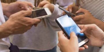 Kujdes me mesazhet në telefonat tuaj për pako postare, Policia: Janë mashtrime